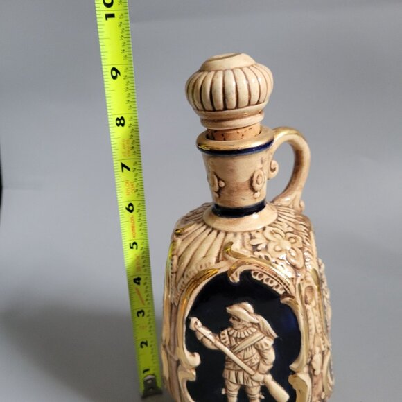 Vintage SMR Japan Ceramic Musical Decanter With Stopper & Knight Relief Design - Picture 6 of 6
